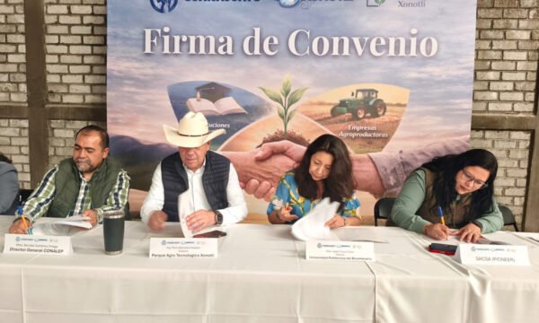 Practicas Xonotli firma convenios con universidades y agroempresas