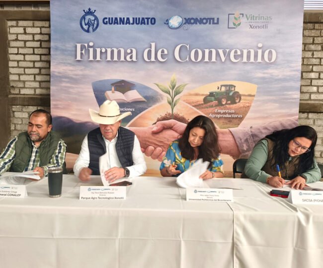 Practicas Xonotli firma convenios con universidades y agroempresas
